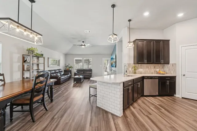 $382,500 | 507 Bluejack Way, Hutto, TX 78634