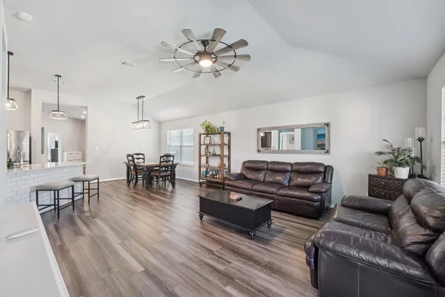 $382,500 | 507 Bluejack Way, Hutto, TX 78634