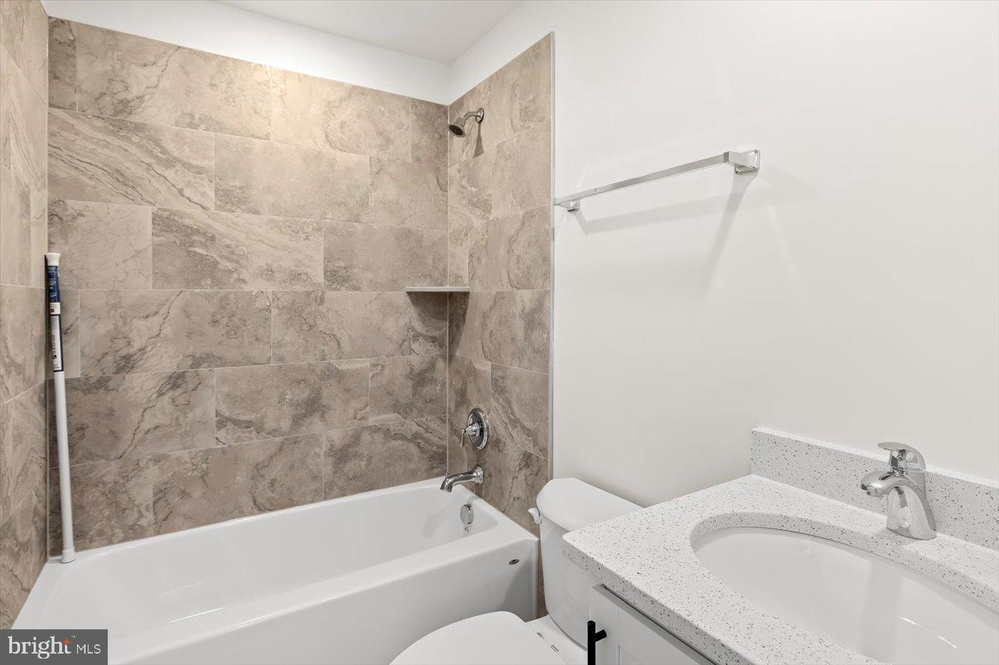 736 Circle Lane Colonial Beach, VA 22443 - Photo 35 of 40 a bathroom with a sink and a bathtub