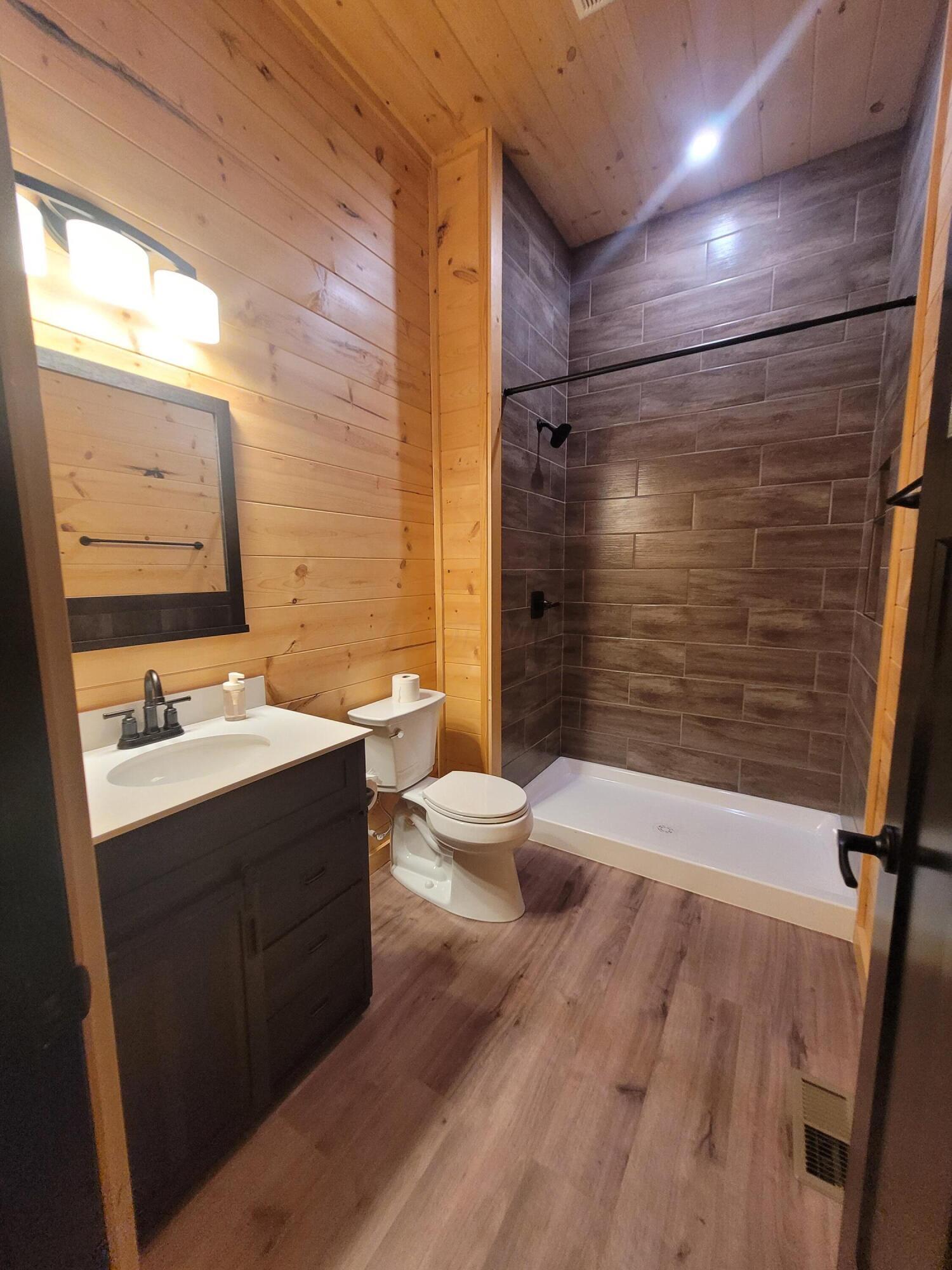 18364 Buckingham Road Logan, OH 43138 - Photo 24 of 41 Upstairs bathroom