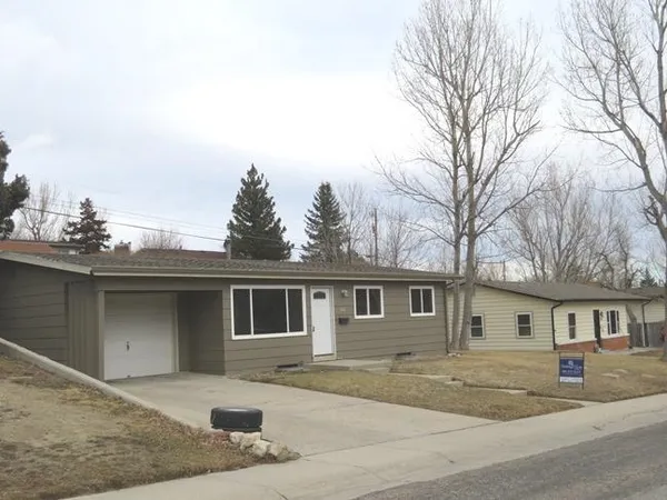 $298,900 | 1960 Brentwood Drive, Casper, WY 82604