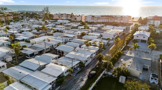 a picture of city view with lake view