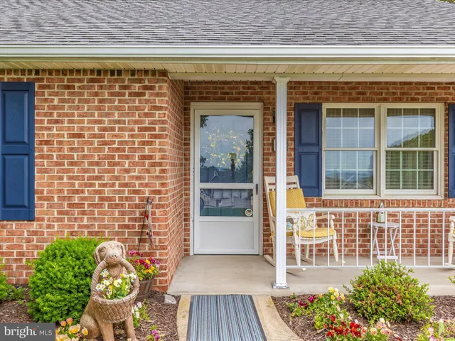 $2,400 | 2807 Carlisle Drive, Unit 29, New Windsor, MD 21776