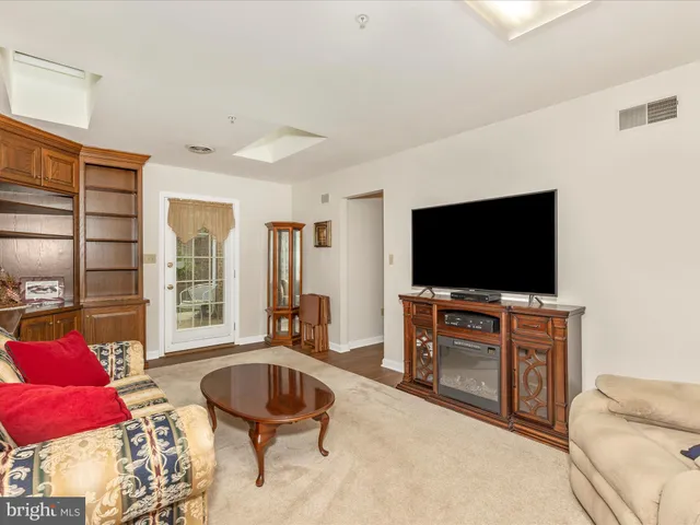 $2,400 | 2807 Carlisle Drive, Unit 29, New Windsor, MD 21776