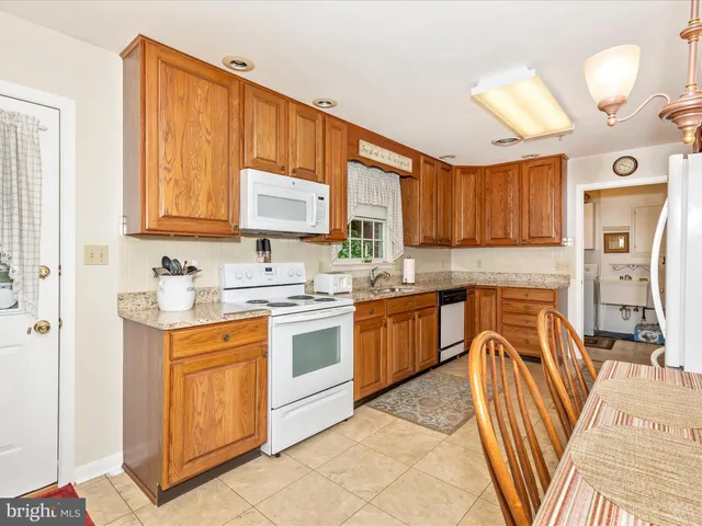 $2,400 | 2807 Carlisle Drive, Unit 29, New Windsor, MD 21776