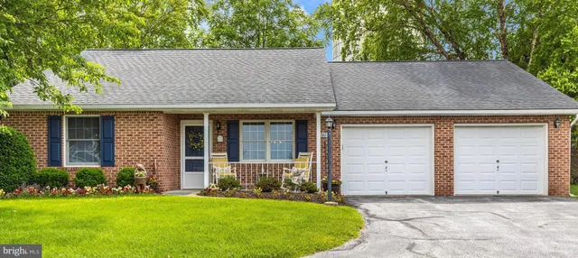 $2,400 | 2807 Carlisle Drive, Unit 29, New Windsor, MD 21776