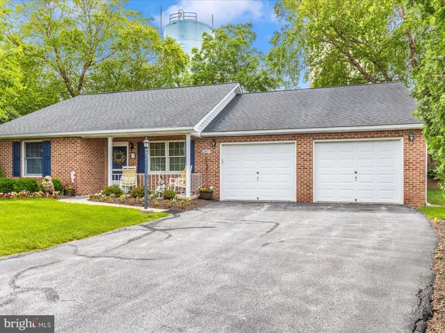 $2,400 | 2807 Carlisle Drive, Unit 29, New Windsor, MD 21776