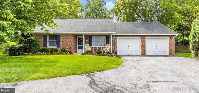 $2,400 | 2807 Carlisle Drive, Unit 29, New Windsor, MD 21776