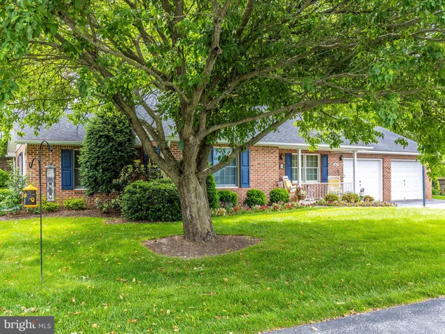 $2,400 | 2807 Carlisle Drive, Unit 29, New Windsor, MD 21776