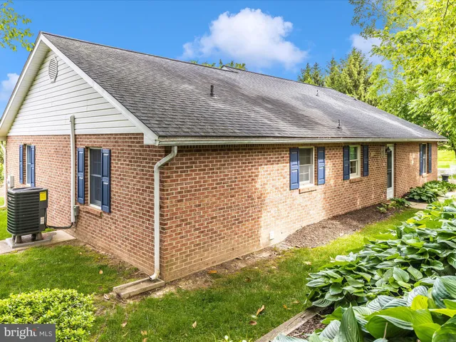 $2,400 | 2807 Carlisle Drive, Unit 29, New Windsor, MD 21776