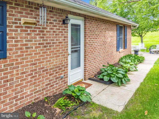 $2,400 | 2807 Carlisle Drive, Unit 29, New Windsor, MD 21776