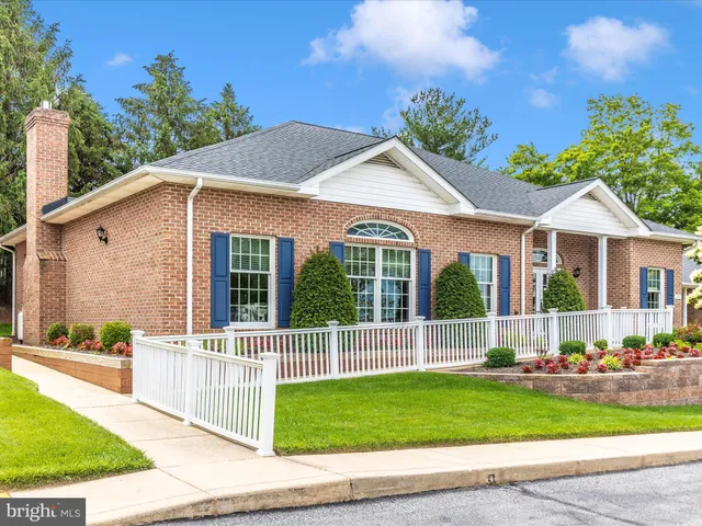 $2,400 | 2807 Carlisle Drive, Unit 29, New Windsor, MD 21776