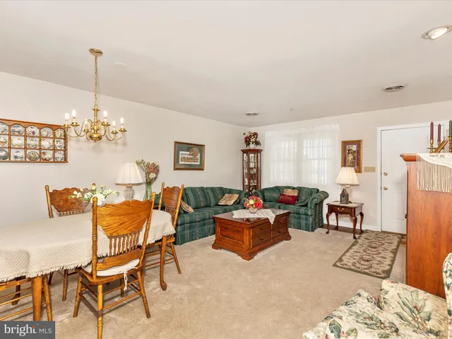 $2,400 | 2807 Carlisle Drive, Unit 29, New Windsor, MD 21776