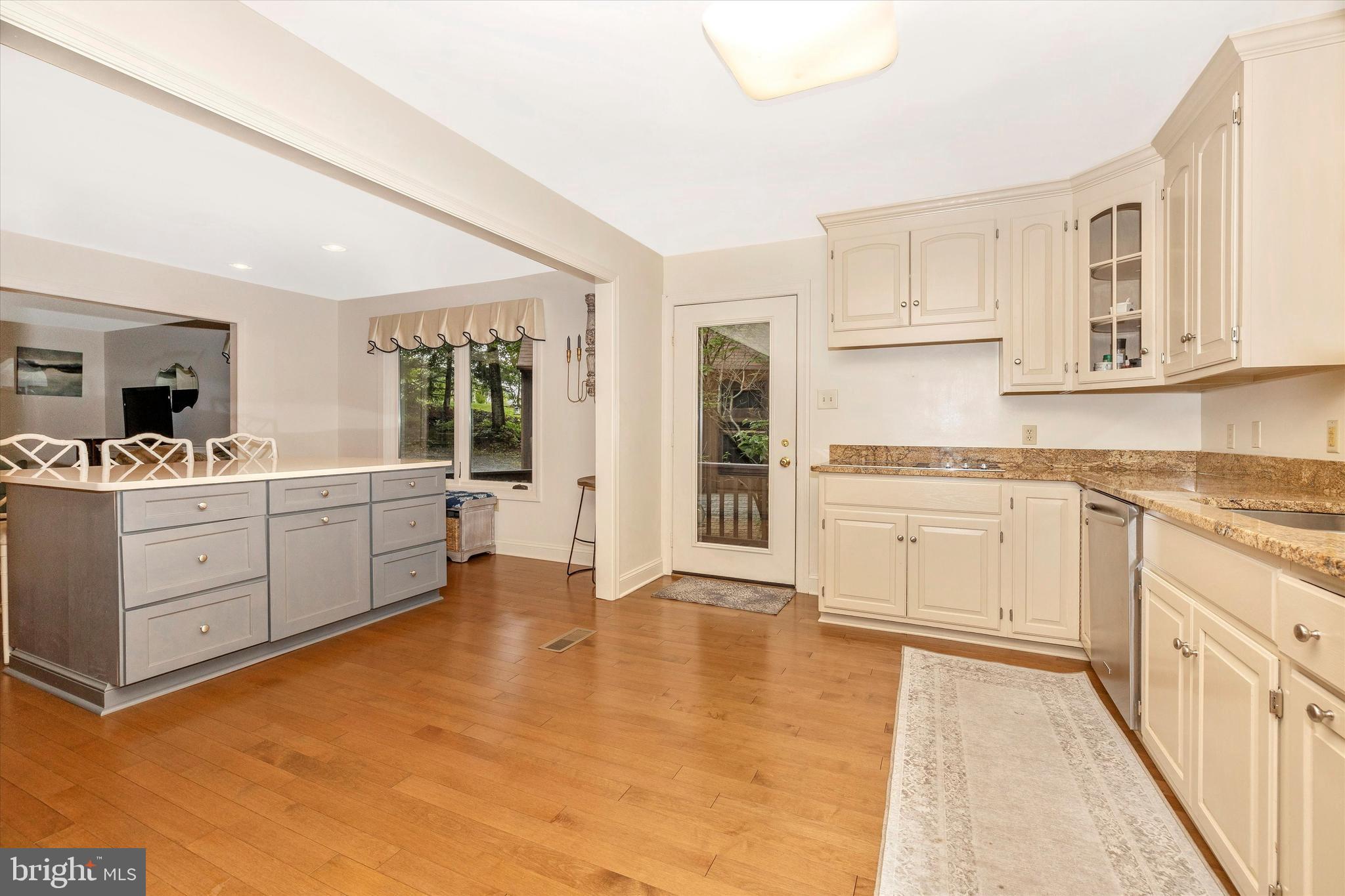 6799 Balmoral Ridge New Market, MD 21774 - Photo 9 of 39 Kitchen - Convenient Side Door Access