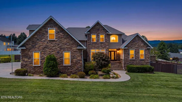 $999,900 | 409 Bluff Trace, Jacksboro, TN 37757