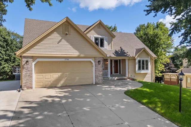 $589,000 | 2700 Wyngate Way, Waukesha, WI 53189