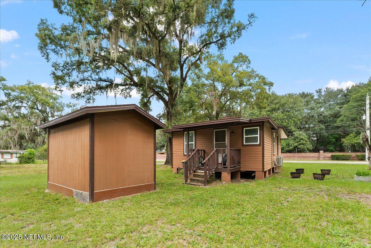 9034 Crystal Springs Road Jacksonville, FL 32221 - Photo 25 of 34 a view of backyard with barbeque grill and a large tree