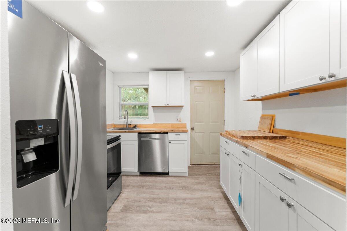 9034 Crystal Springs Road Jacksonville, FL 32221 - Photo 5 of 34 a kitchen with stainless steel appliances granite countertop a refrigerator sink and stove