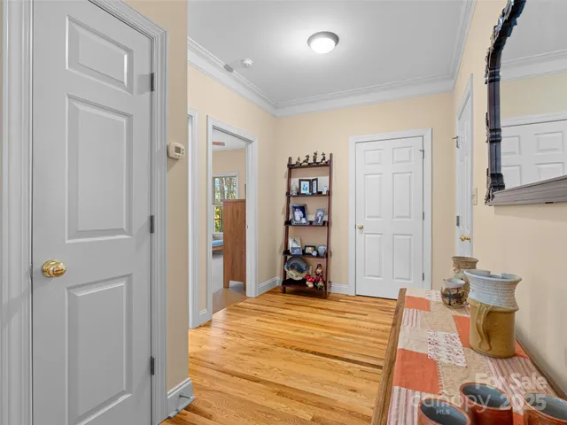 a bed room with a bed and a closet