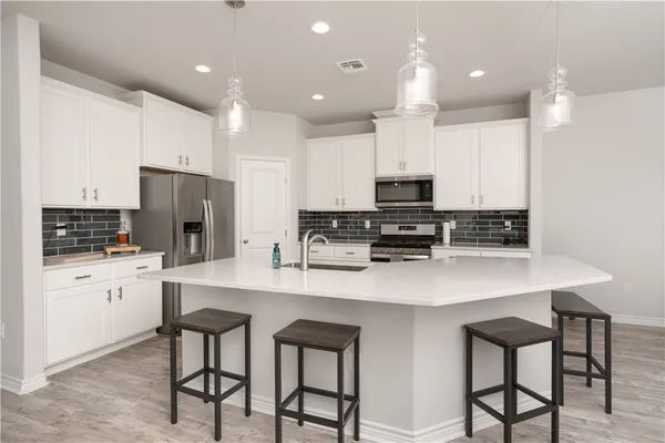 $2,400 | 2662 Westeros Street, Corpus Christi, TX 78415