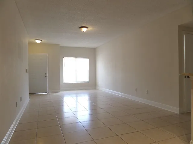 $1,700 | 10276 Fox Trail Road South, Unit 106, West Palm Beach, FL 33411