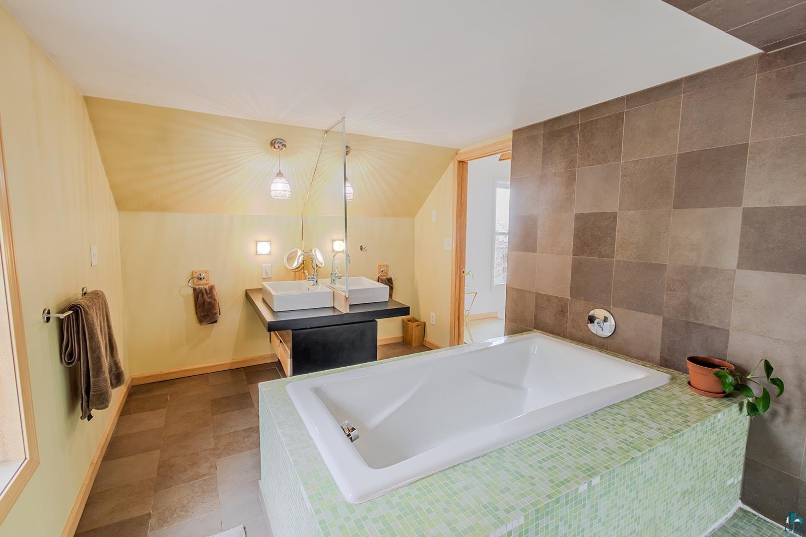 617 West 2nd Street Duluth, MN 55806 - Photo 29 of 38