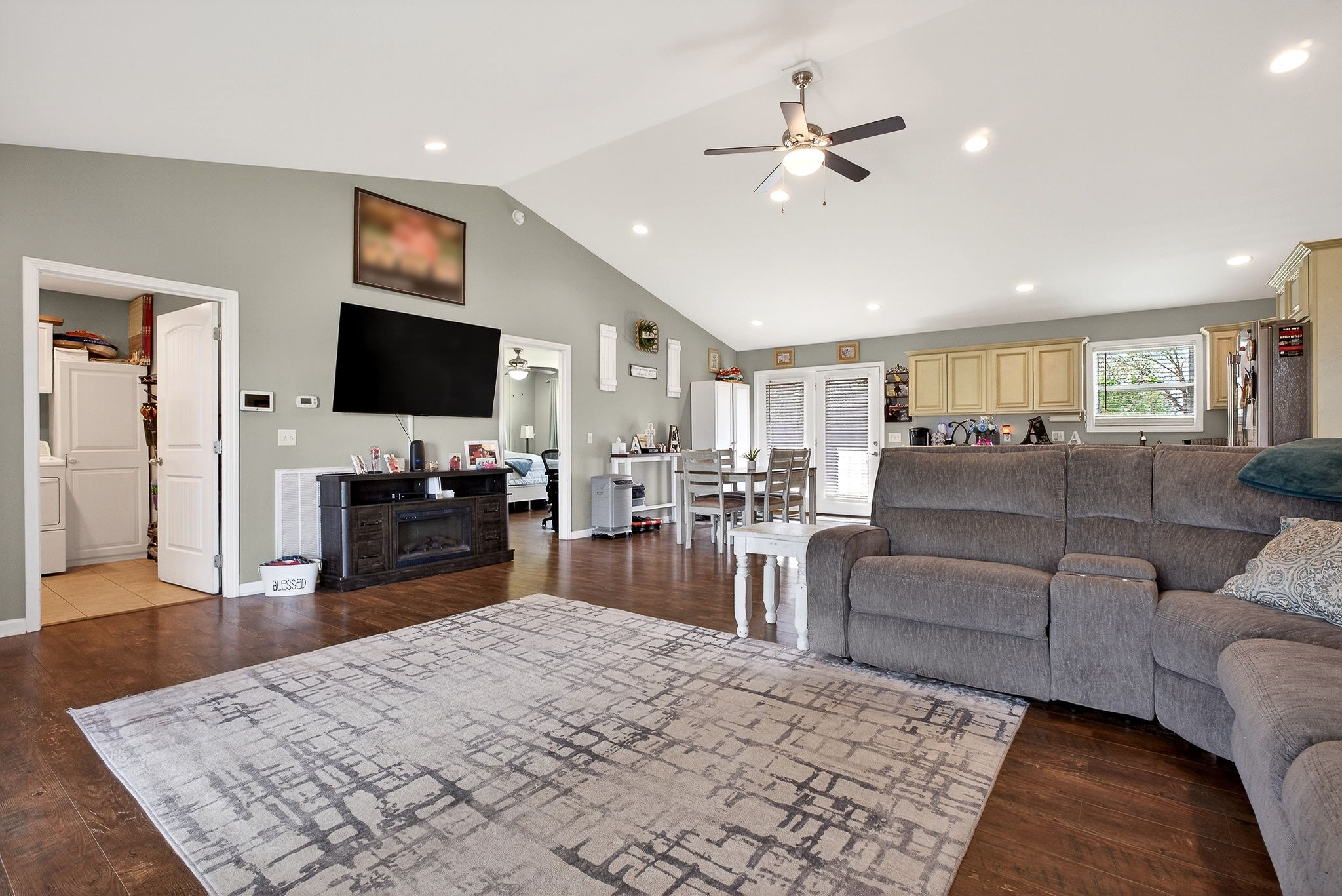311 Valley Point Baxter, TN 38544 - Photo 18 of 37 a living room with furniture and a flat screen tv