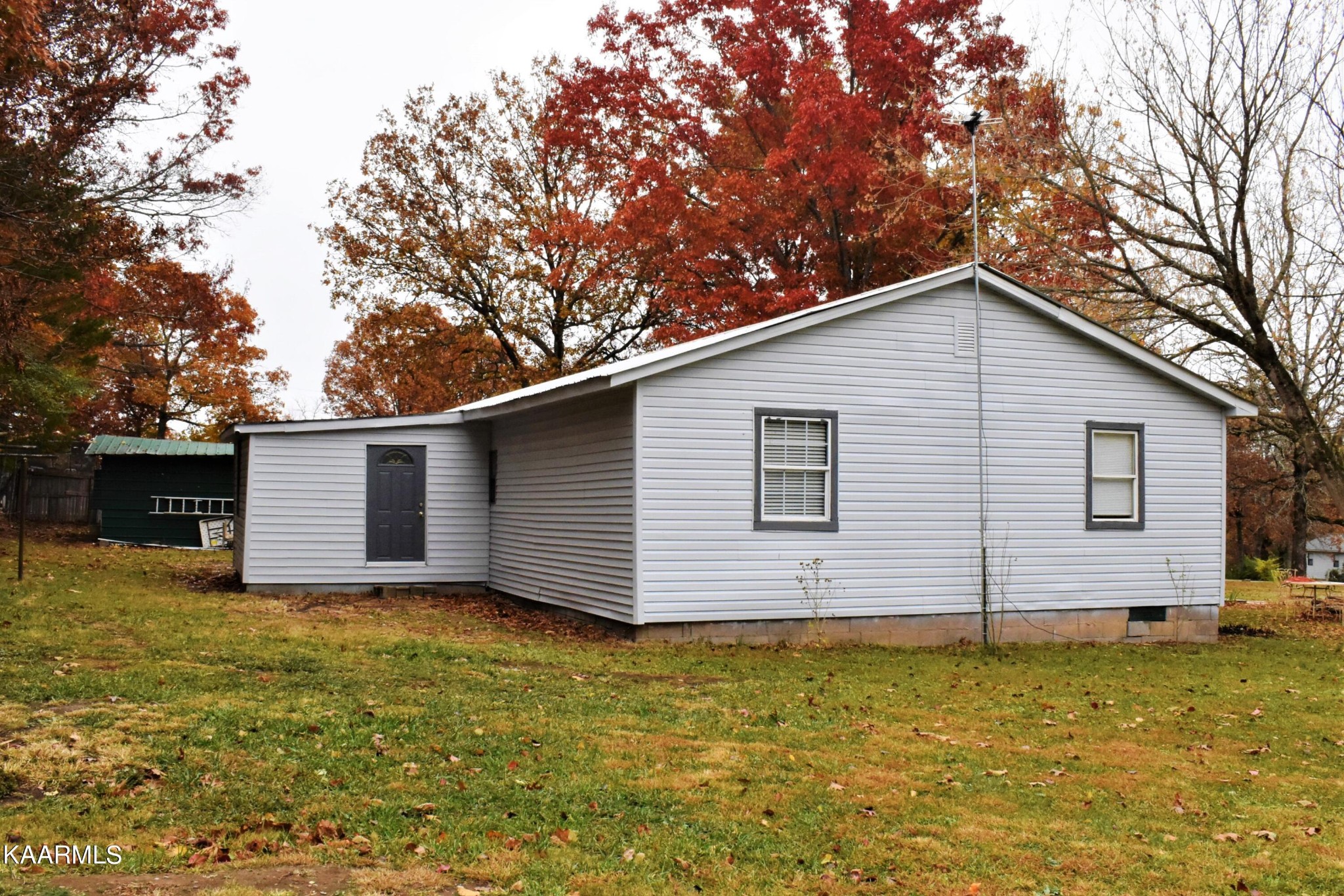419 Stone Loop Crossville, TN 38571 - Photo 40 of 46 a backyard of a house