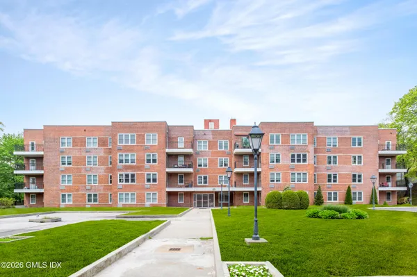 $3,200 | 52 Lafayette Place, Unit 1H, Greenwich, CT 06830