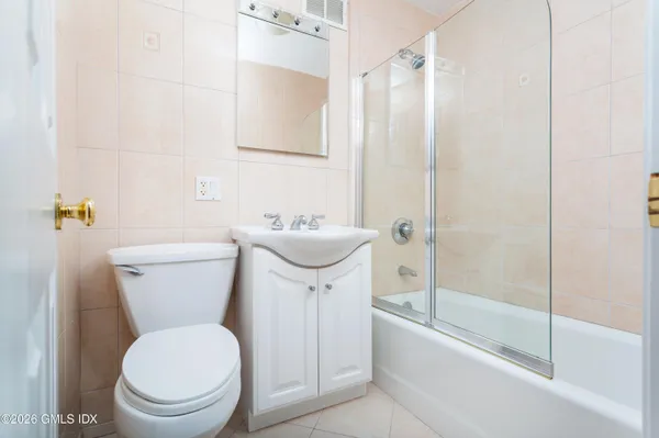 $3,200 | 52 Lafayette Place, Unit 1H, Greenwich, CT 06830