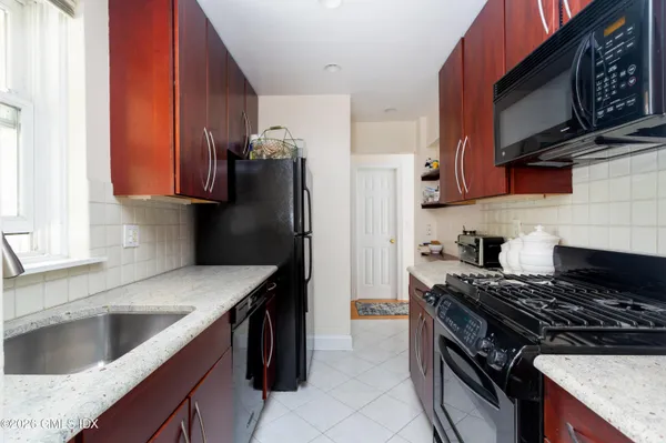 $3,200 | 52 Lafayette Place, Unit 1H, Greenwich, CT 06830