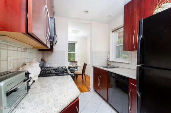 $3,200 | 52 Lafayette Place, Unit 1H, Greenwich, CT 06830