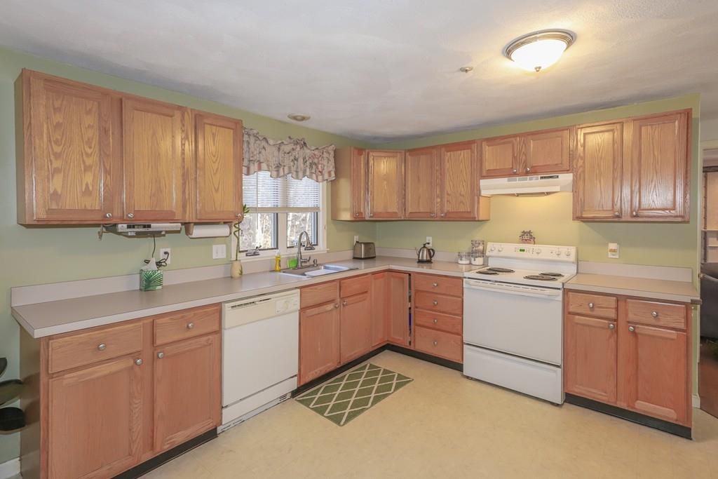 93 Kendrick Road Wakefield, MA 01880 - Photo 5 of 27