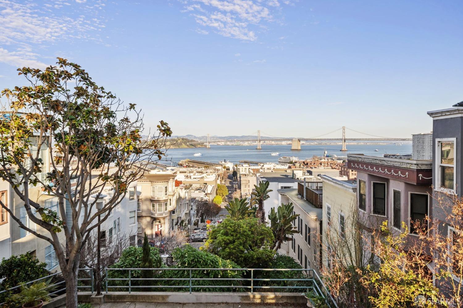 455 Vallejo Street, Unit PH6 San Francisco, CA 94133 - Photo 27 of 45 a view of a city