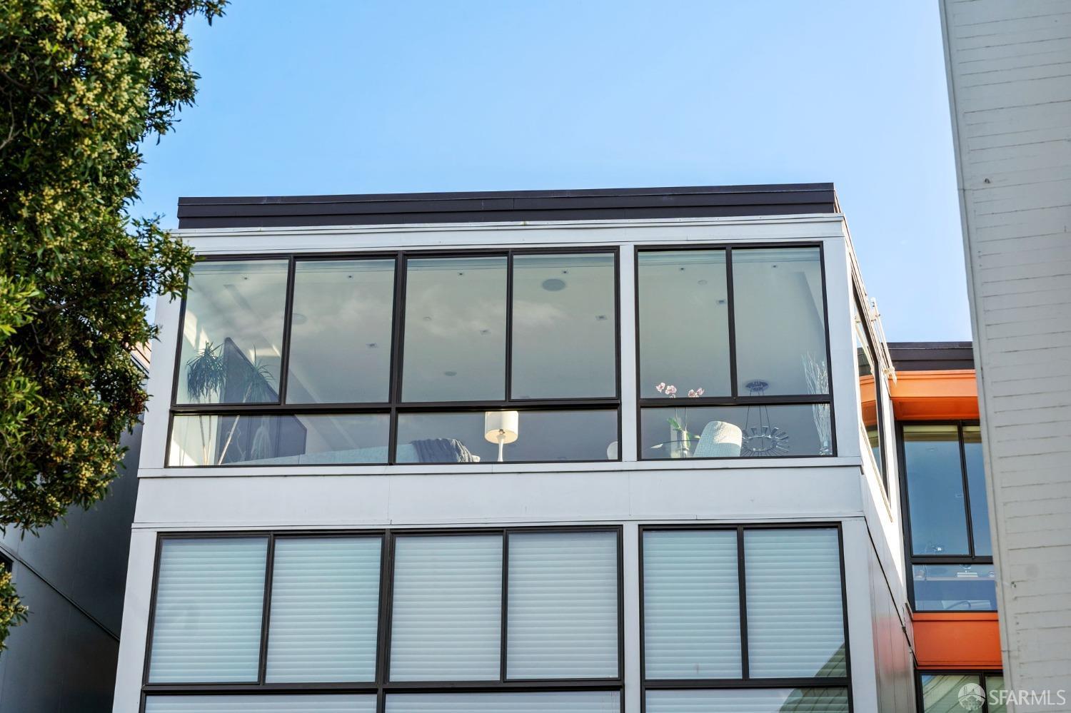 455 Vallejo Street, Unit PH6 San Francisco, CA 94133 - Photo 30 of 45 a close view of two chairs in the balcony