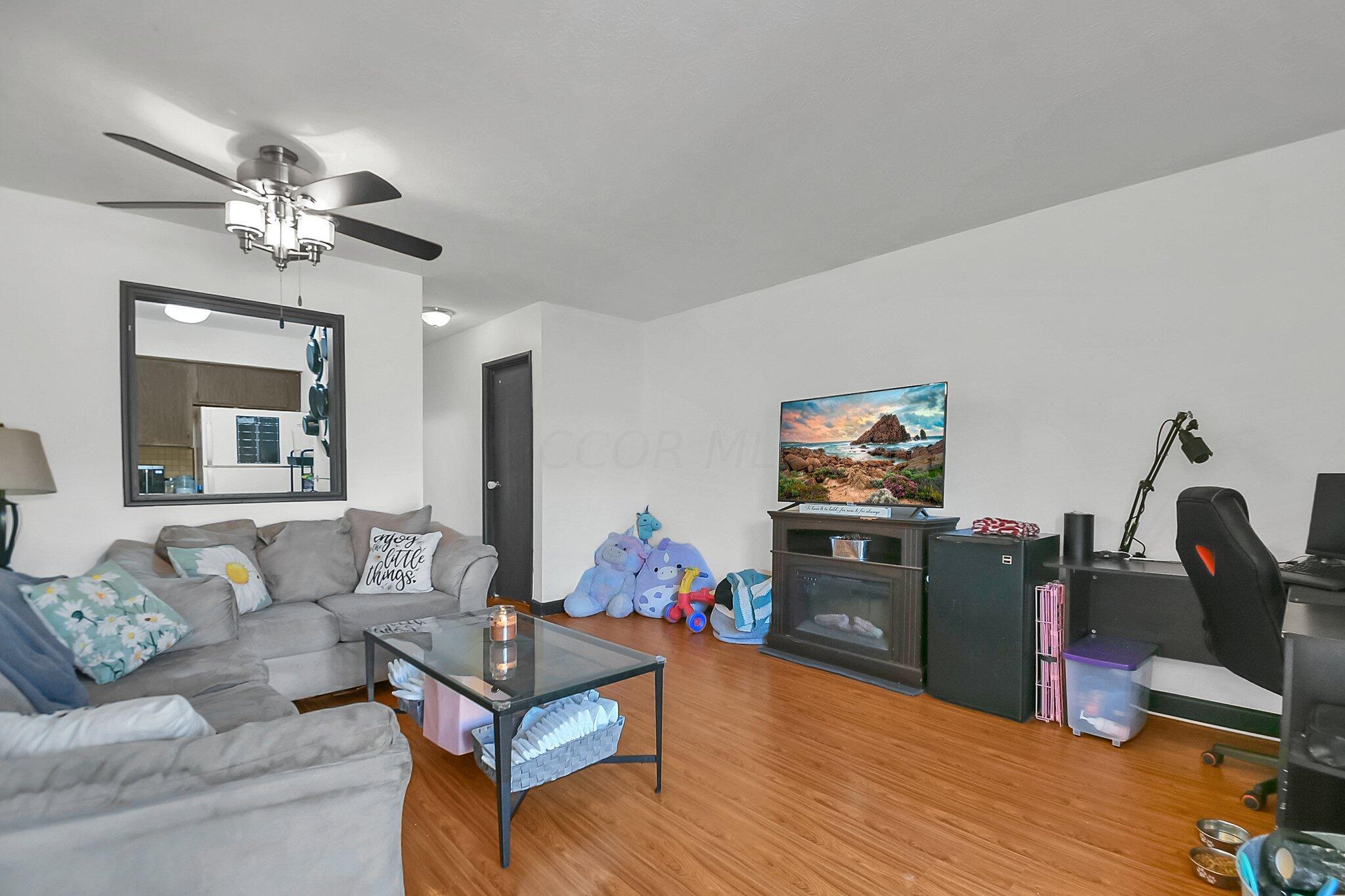 464 Shell Court West Columbus, OH 43213 - Photo 7 of 33 7-web-or-mls-464-shell-ct-w
