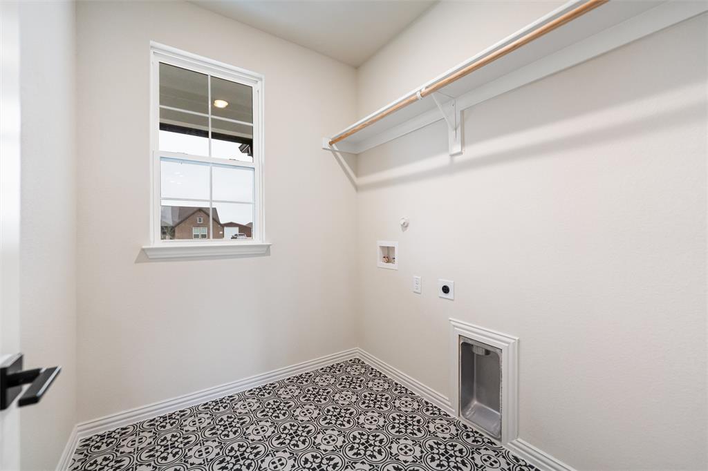 3107 White Oak Road Terrell, TX 75161 - Photo 13 of 40 a view of a closet area with an empty room