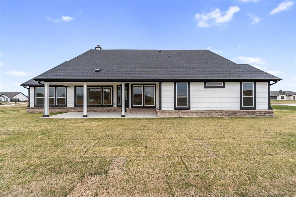 3107 White Oak Road Terrell, TX 75161 - Photo 37 of 40 front view of a house with a garden