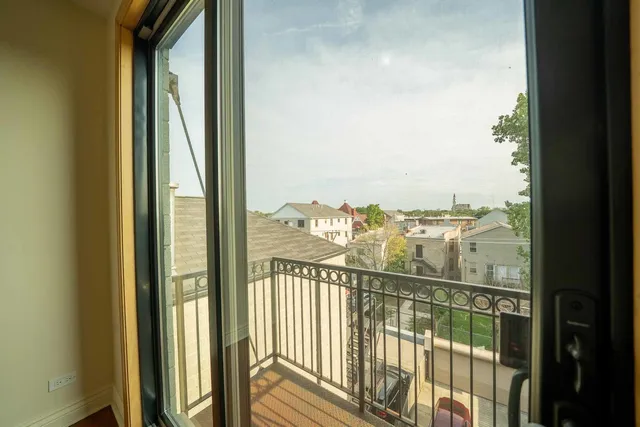 $2,750 | 3123 West Washington Boulevard, Unit 3, Chicago, IL 60612