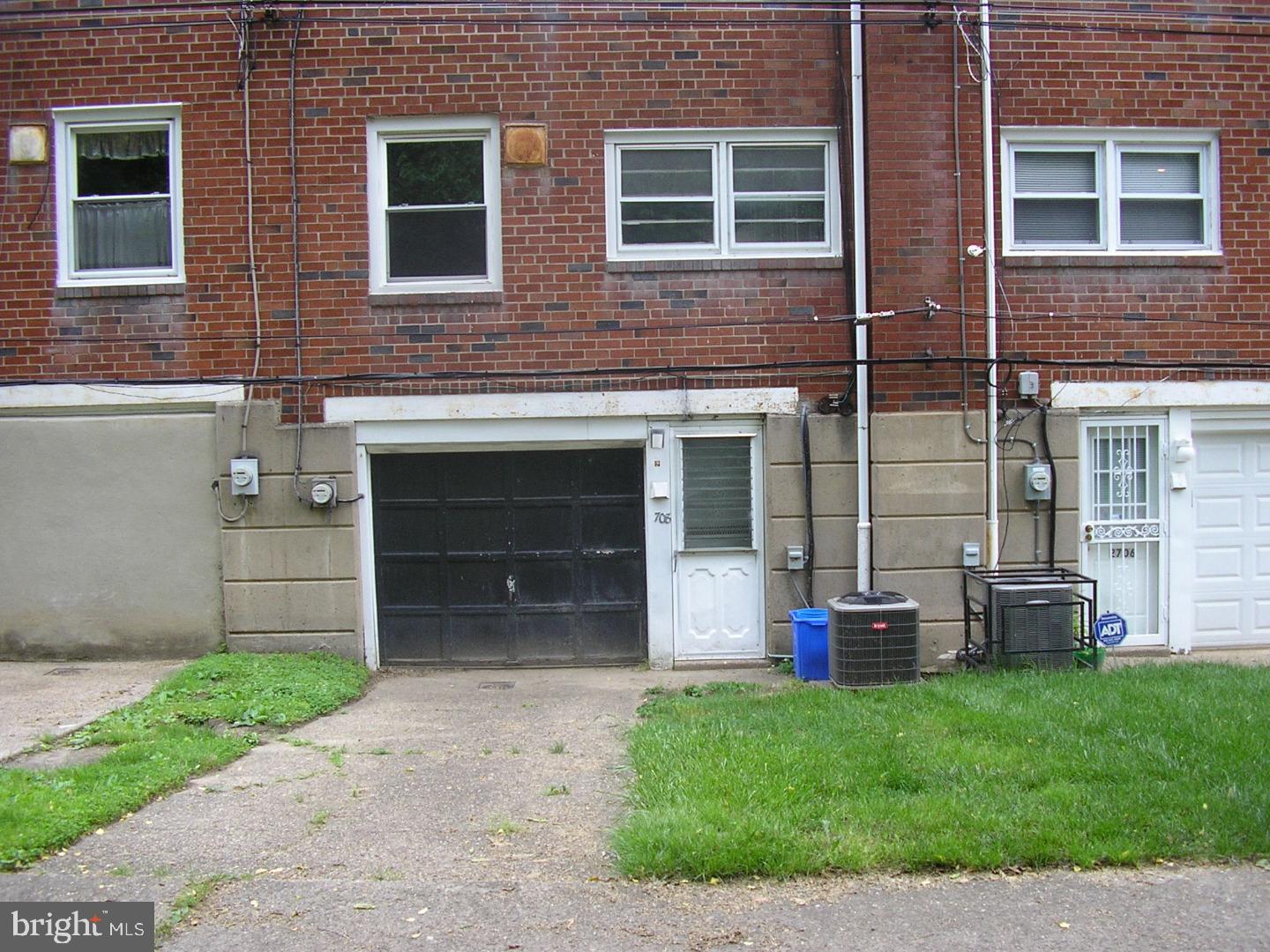 2708 West Country Club Road Philadelphia, PA 19131 - Photo 17 of 18 Back Yard