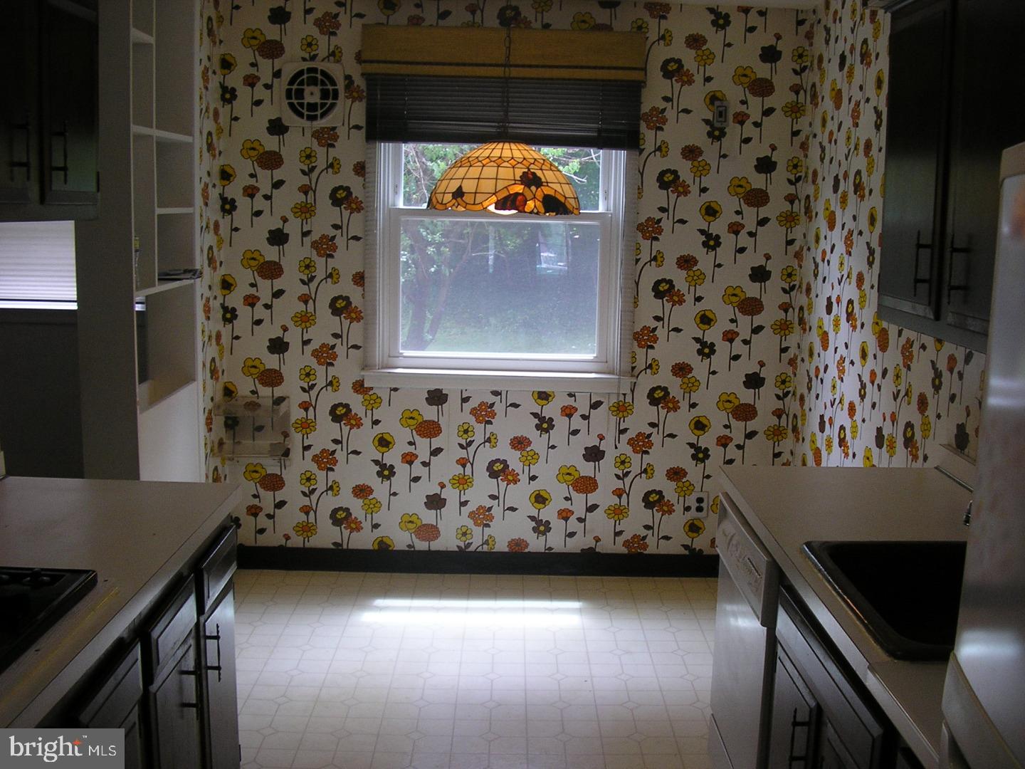 2708 West Country Club Road Philadelphia, PA 19131 - Photo 8 of 18 Kitchen