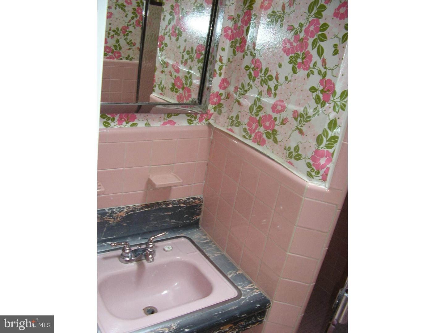2708 West Country Club Road Philadelphia, PA 19131 - Photo 10 of 18 Bathroom