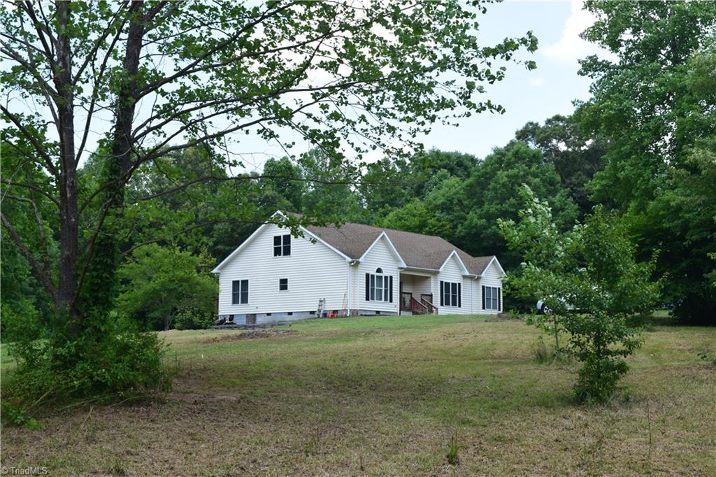 368 Webb Road Madison, NC 27025 - Photo 3 of 28