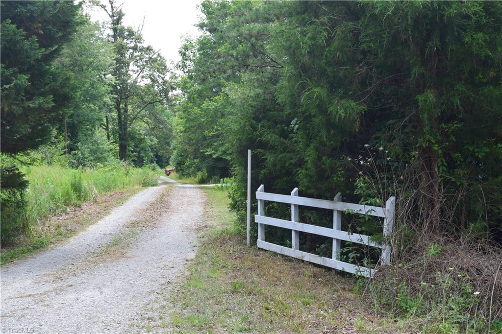 368 Webb Road Madison, NC 27025 - Photo 4 of 28