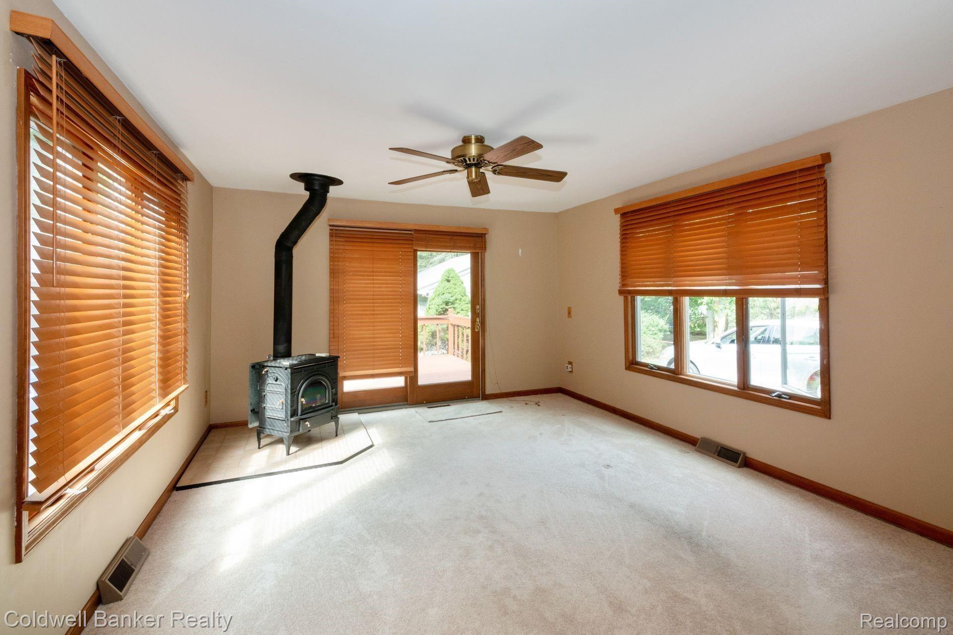 166 Dover Road Waterford, MI 48328 - Photo 7 of 18 4.jpg