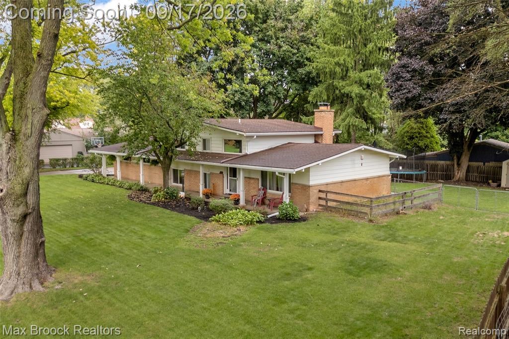 1752 Middle Trail Road Walled Lake, MI 48390 - Photo 31 of 33 Gallery Image 31