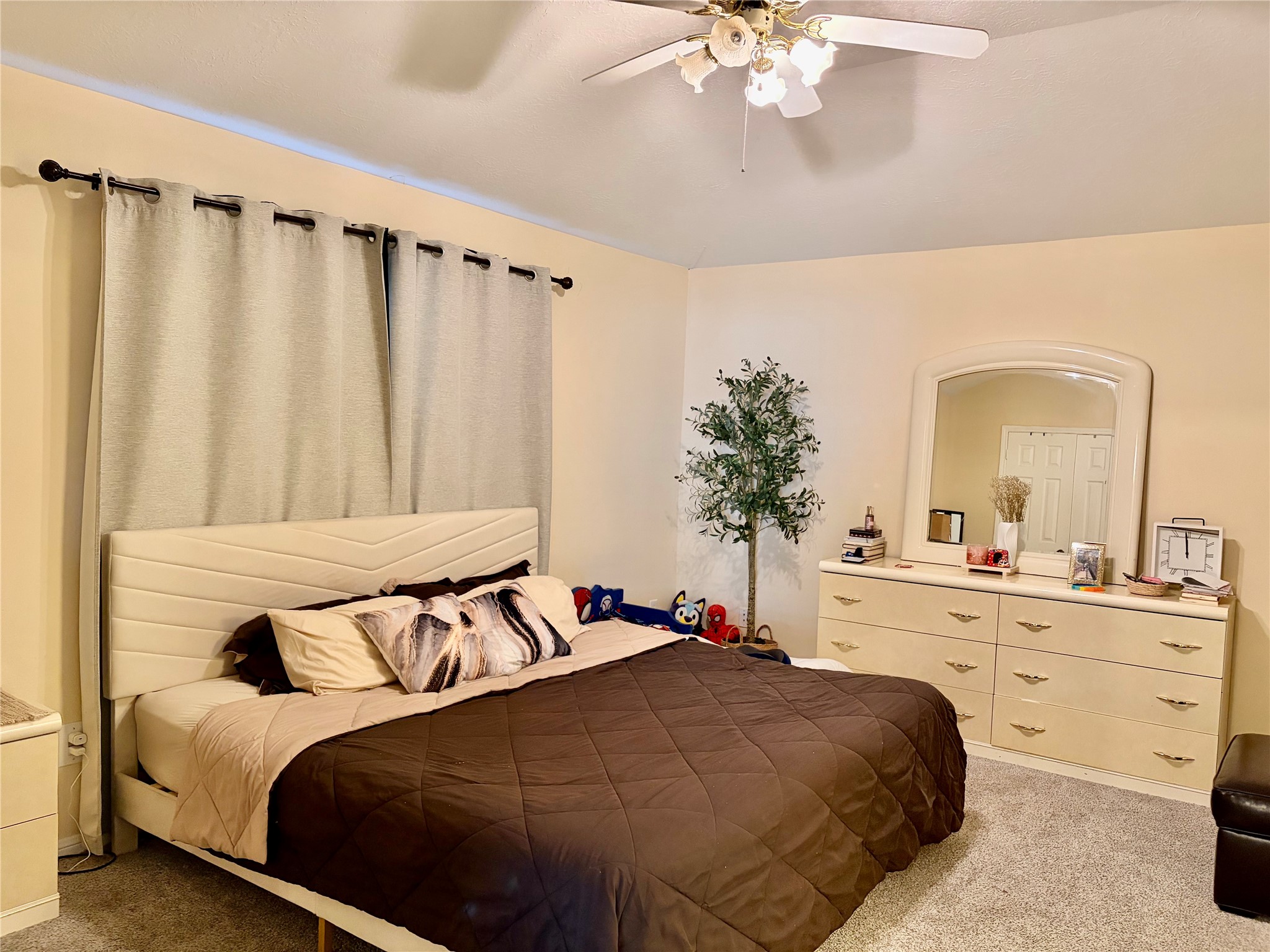 5329 Tallowpine Terrace Katy, TX 77493 - Photo 10 of 21 a bedroom with a large bed and a chandelier