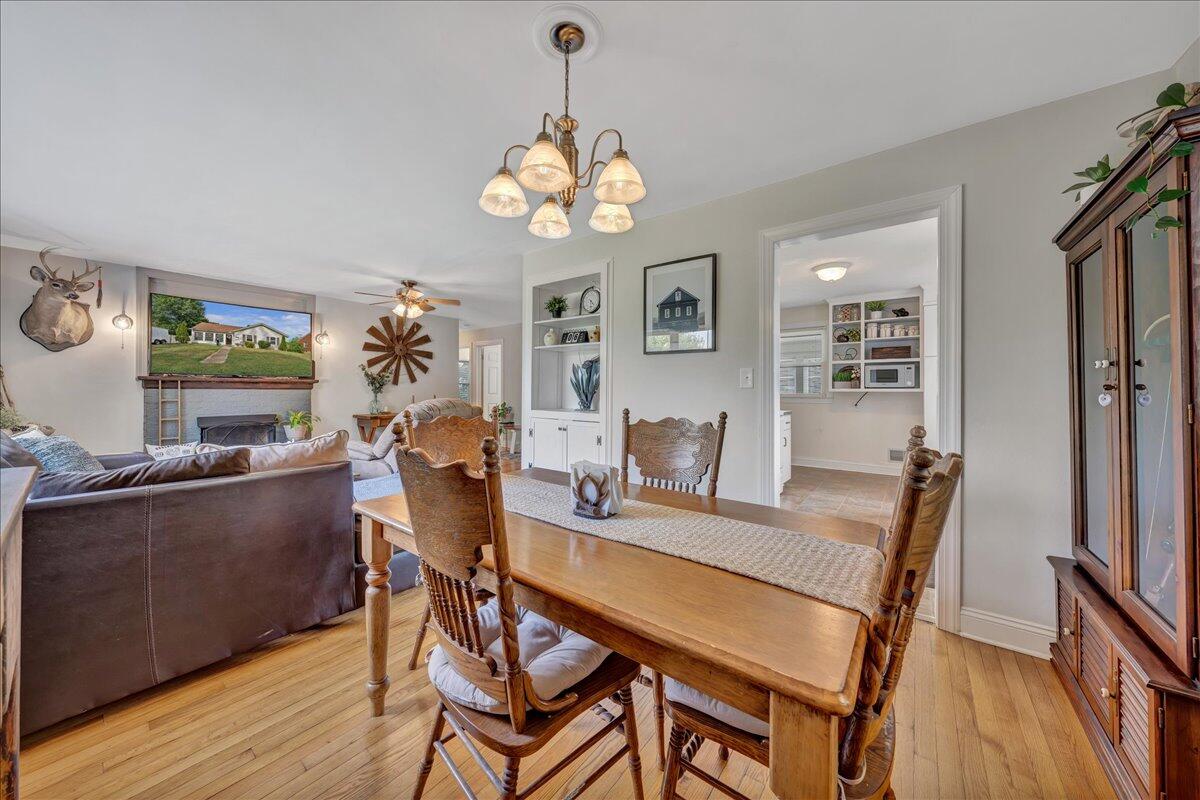 4705 Hazelridge Road Northwest Roanoke, VA 24012 - Photo 13 of 31 Dining Area