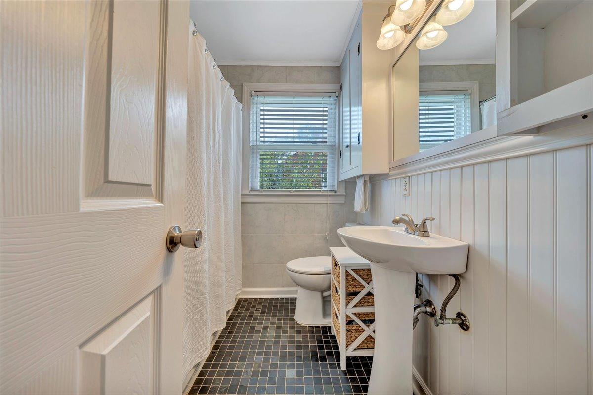 4705 Hazelridge Road Northwest Roanoke, VA 24012 - Photo 19 of 31 Bathroom