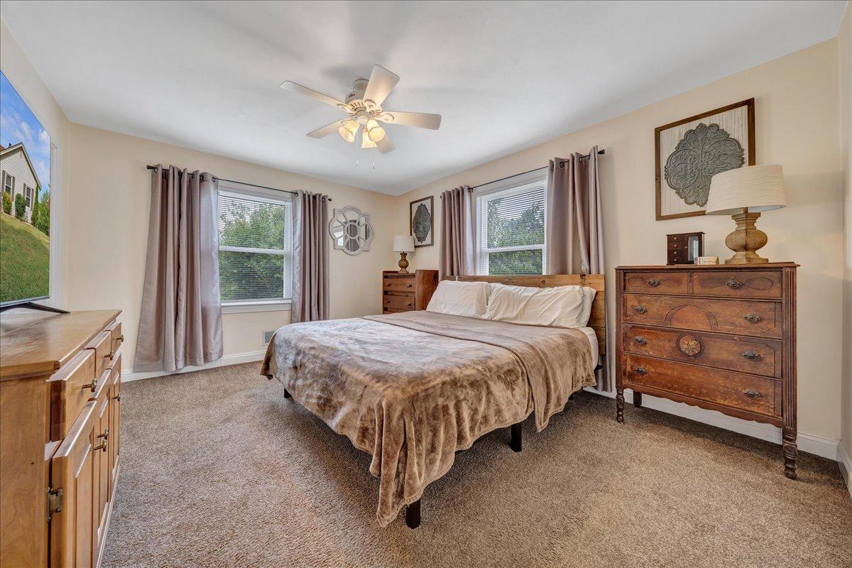 4705 Hazelridge Road Northwest Roanoke, VA 24012 - Photo 20 of 31 Bedroom